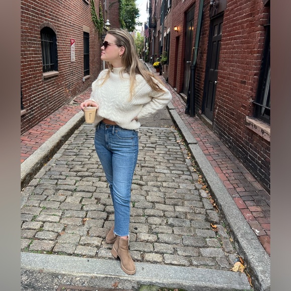 Meet your Posher, Caroline - Picture 2 of 3